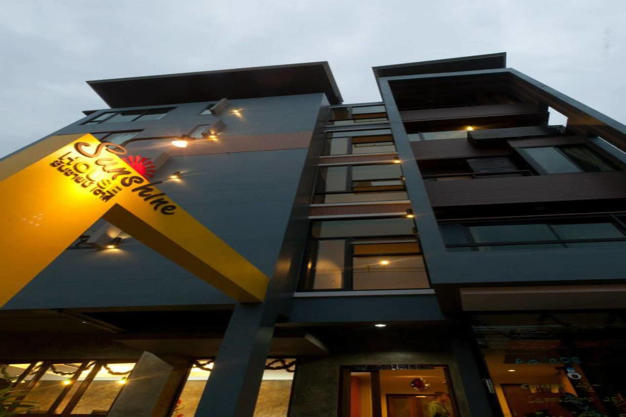 Hotel Oyo 233 Sunshine House Chiang Mai Esterno foto