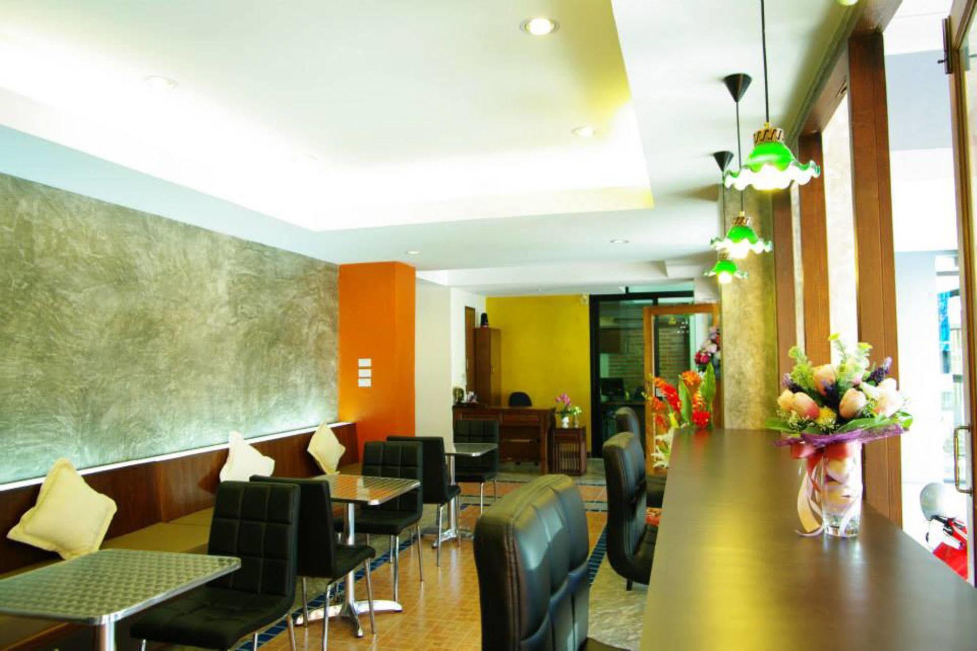 Hotel Oyo 233 Sunshine House Chiang Mai Esterno foto