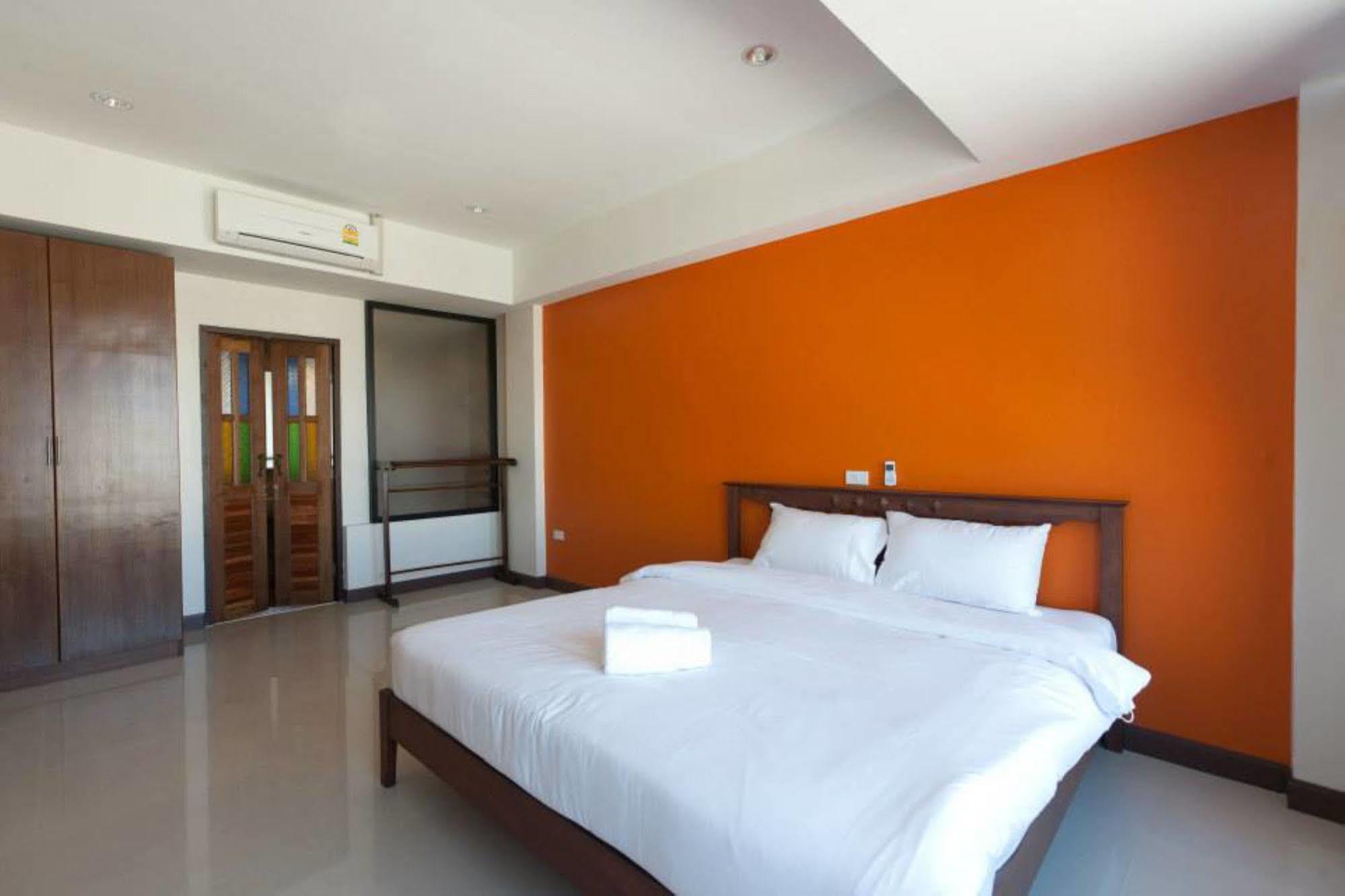 Hotel Oyo 233 Sunshine House Chiang Mai Esterno foto