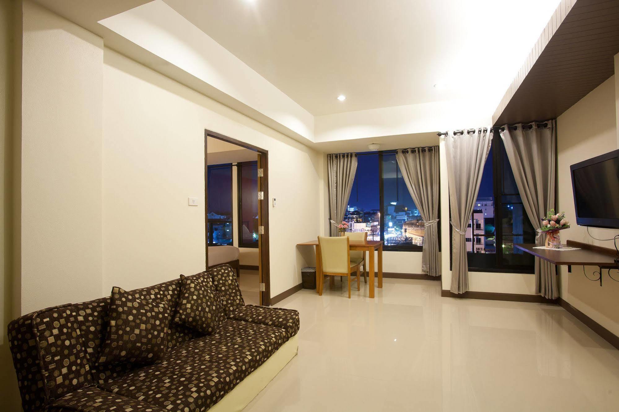 Hotel Oyo 233 Sunshine House Chiang Mai Esterno foto