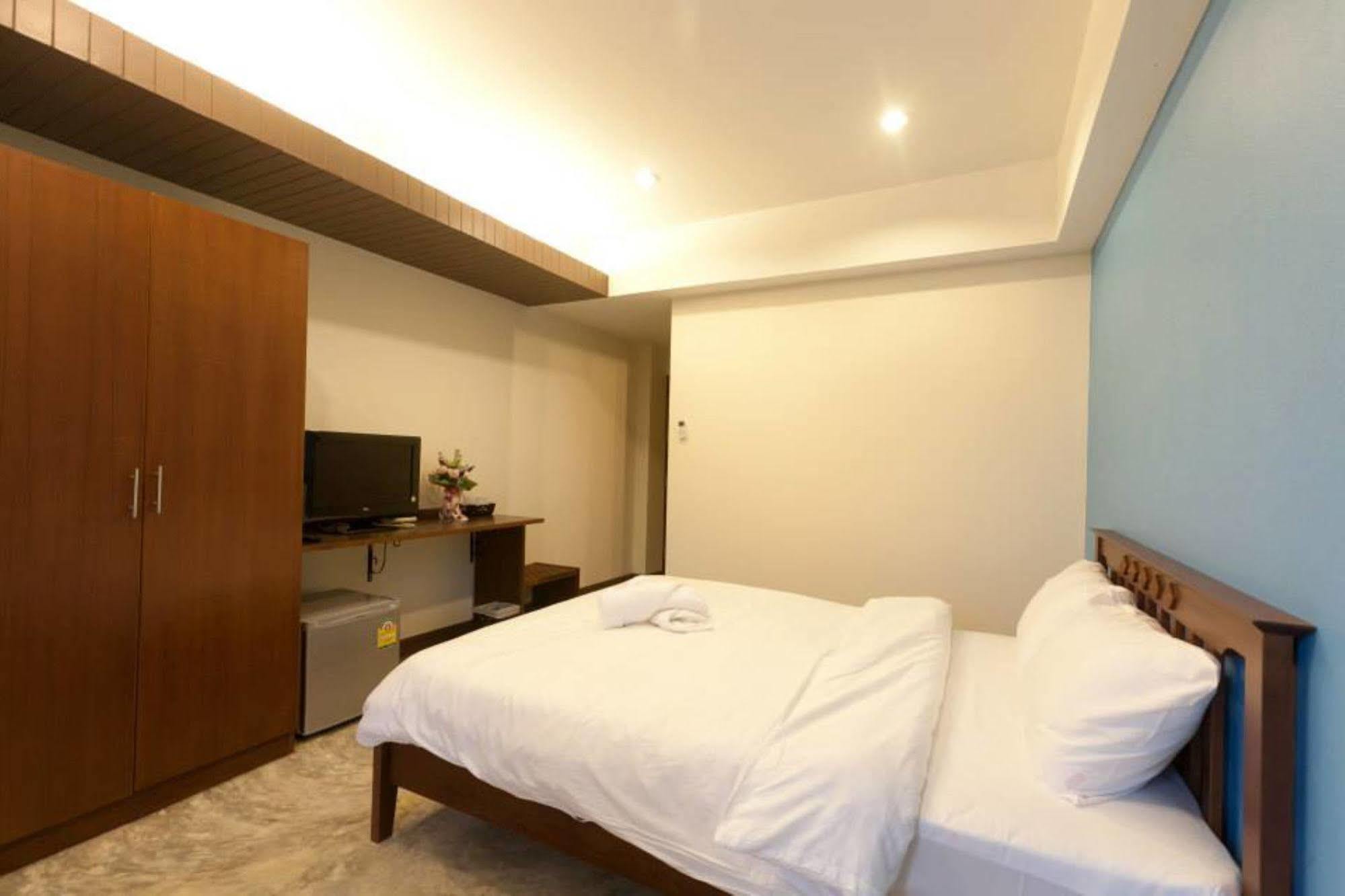 Hotel Oyo 233 Sunshine House Chiang Mai Esterno foto