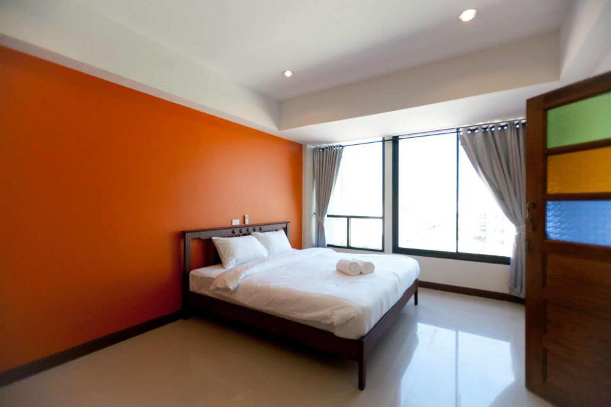 Hotel Oyo 233 Sunshine House Chiang Mai Esterno foto