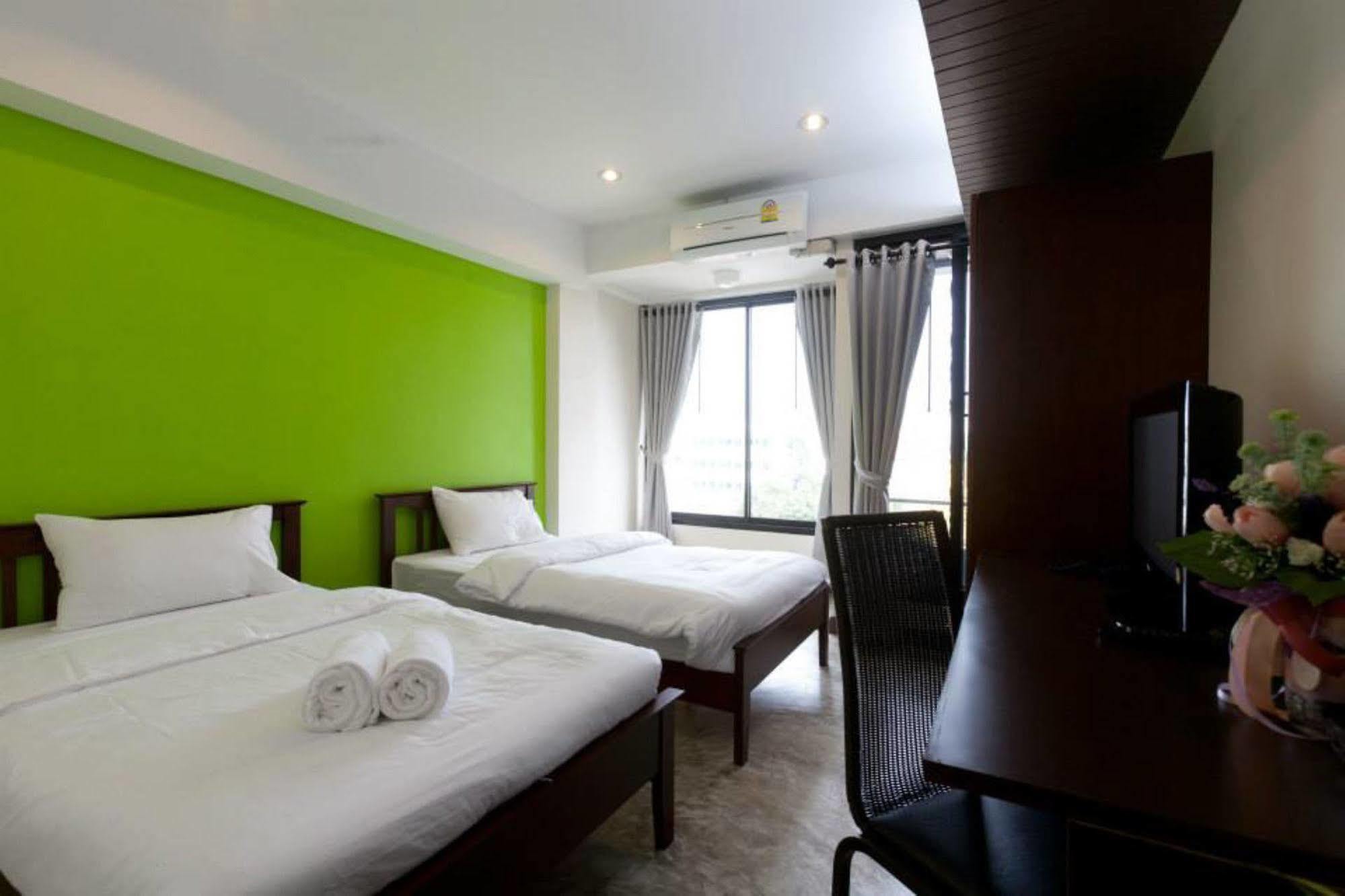Hotel Oyo 233 Sunshine House Chiang Mai Esterno foto