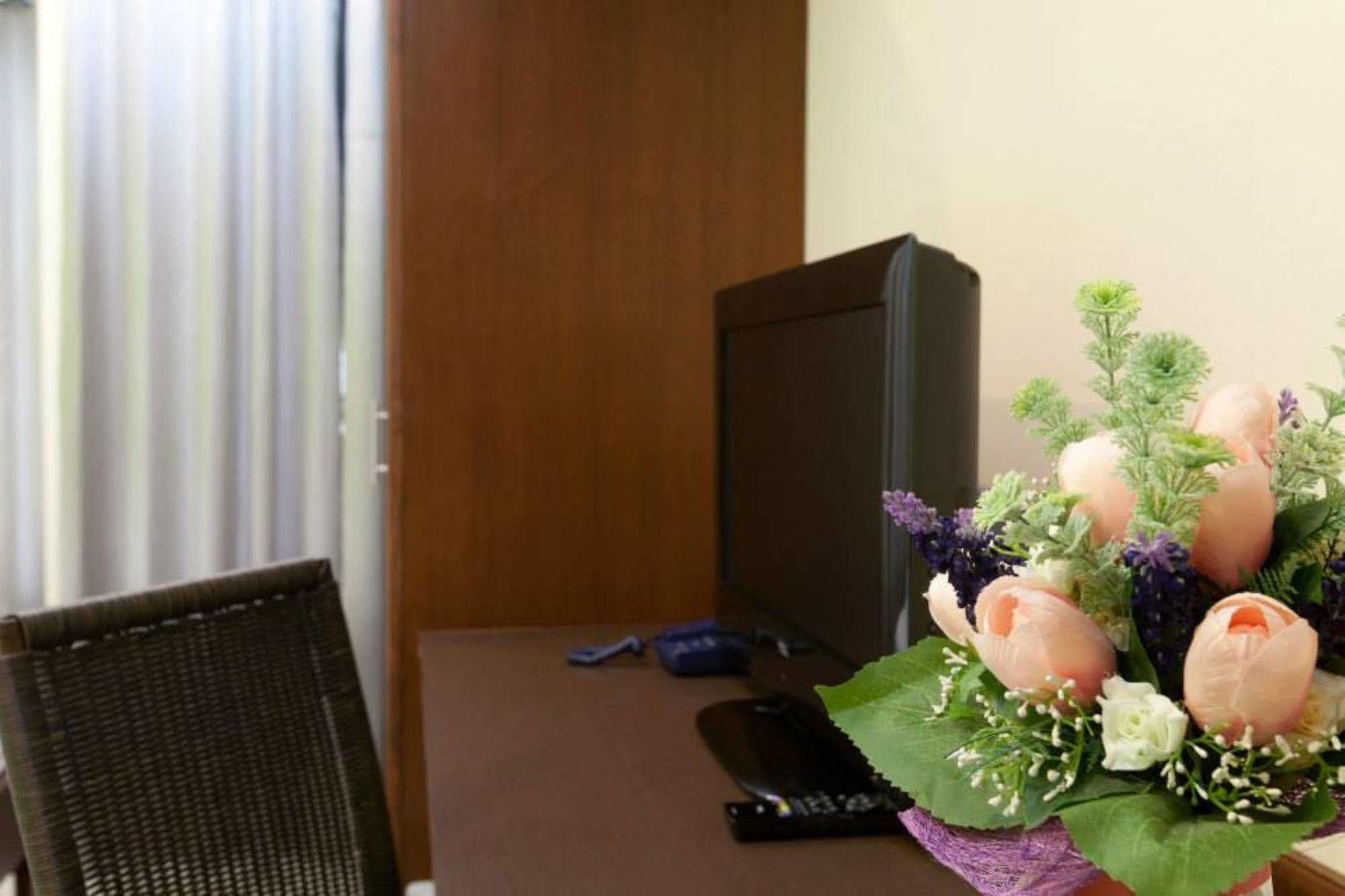 Hotel Oyo 233 Sunshine House Chiang Mai Esterno foto