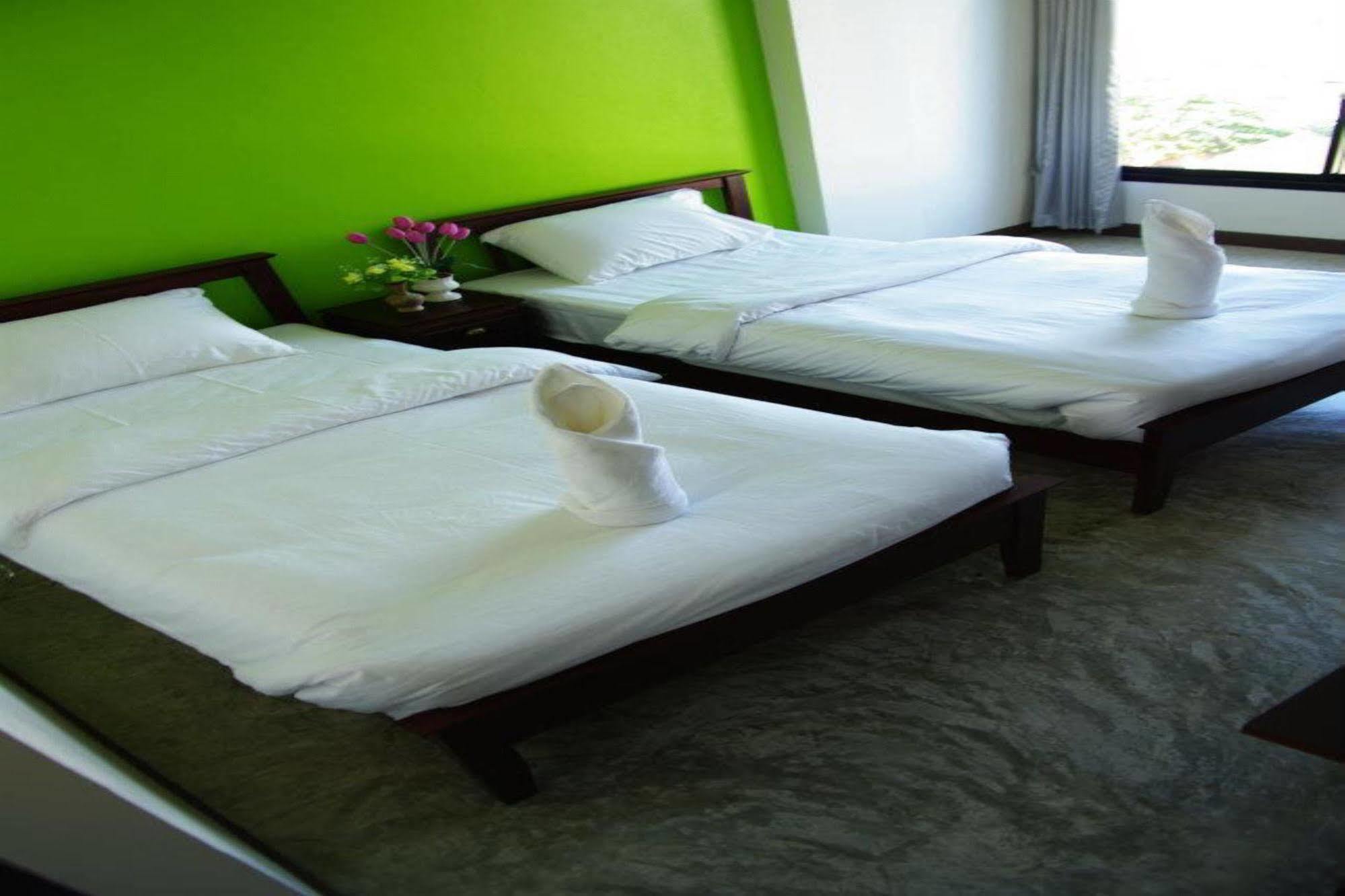 Hotel Oyo 233 Sunshine House Chiang Mai Esterno foto