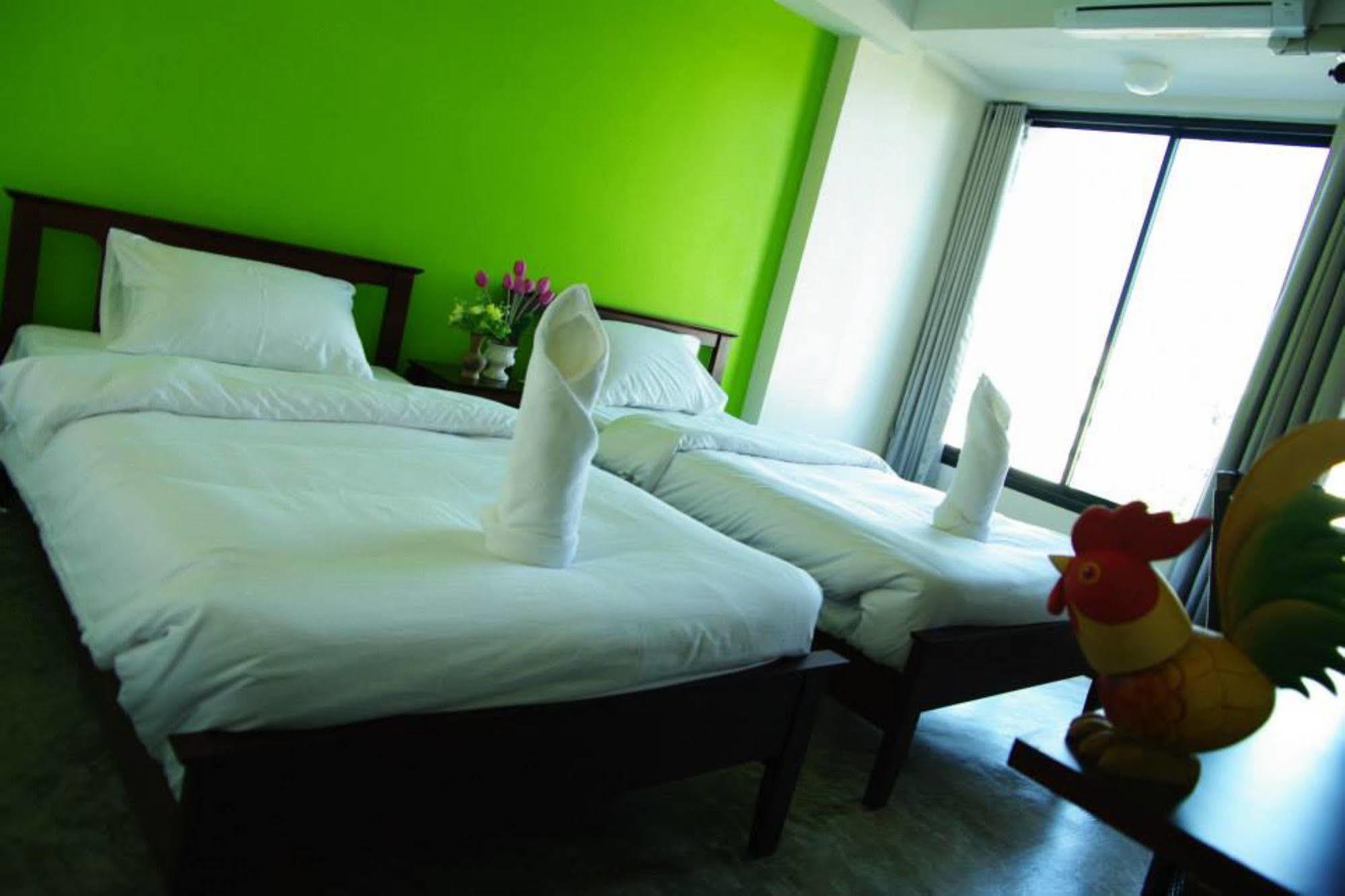 Hotel Oyo 233 Sunshine House Chiang Mai Esterno foto