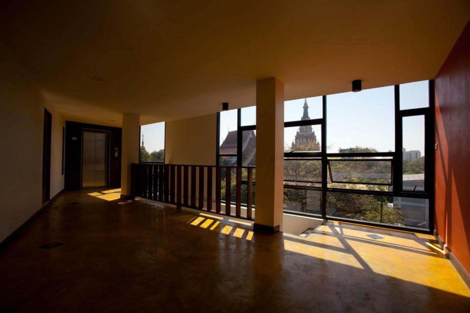 Hotel Oyo 233 Sunshine House Chiang Mai Esterno foto