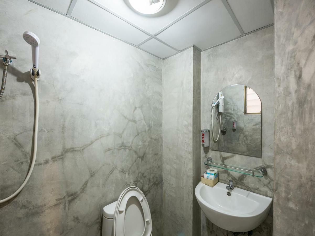Hotel Oyo 233 Sunshine House Chiang Mai Esterno foto